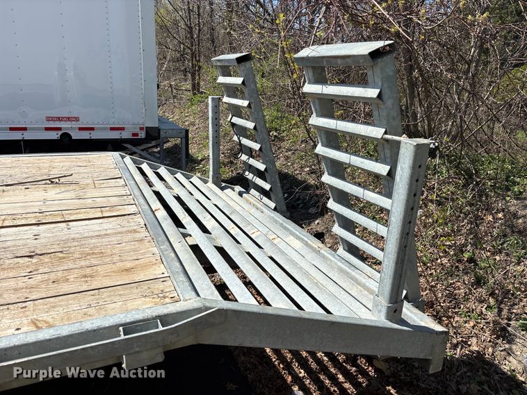 image for item EM8609 2003 Chevrolet C5500 flatbed truck