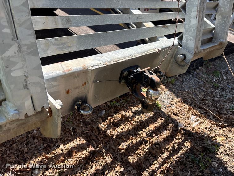 image for item EM8609 2003 Chevrolet C5500 flatbed truck