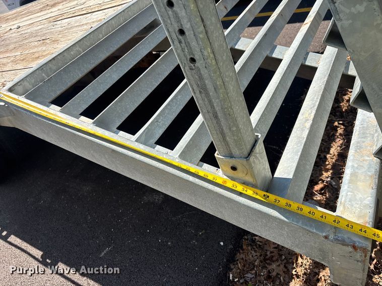 image for item EM8609 2003 Chevrolet C5500 flatbed truck