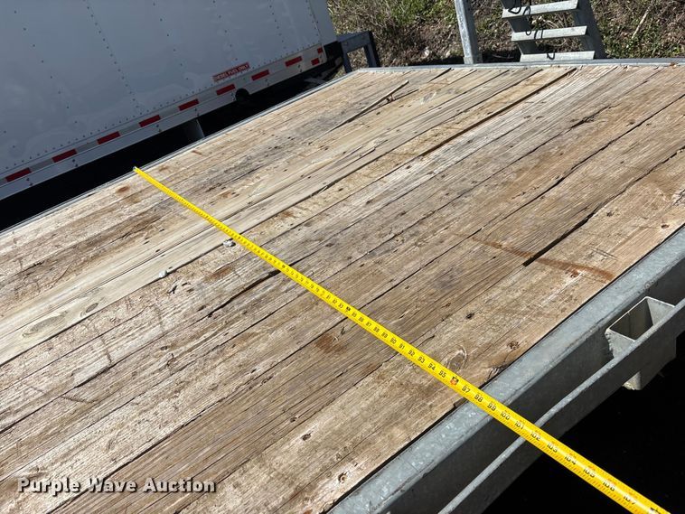 image for item EM8609 2003 Chevrolet C5500 flatbed truck