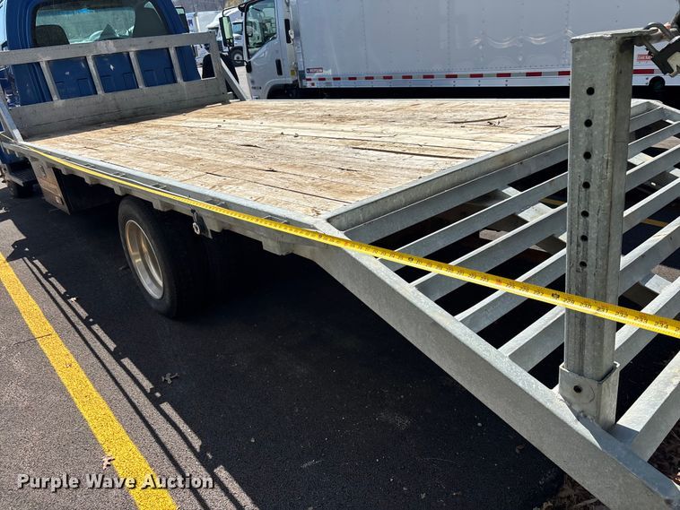 image for item EM8609 2003 Chevrolet C5500 flatbed truck