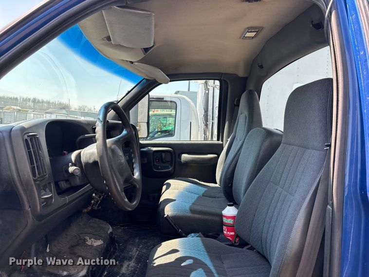 image for item EM8609 2003 Chevrolet C5500 flatbed truck