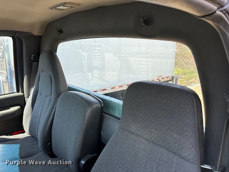 image for item EM8609 2003 Chevrolet C5500 flatbed truck