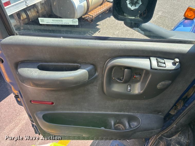 image for item EM8609 2003 Chevrolet C5500 flatbed truck