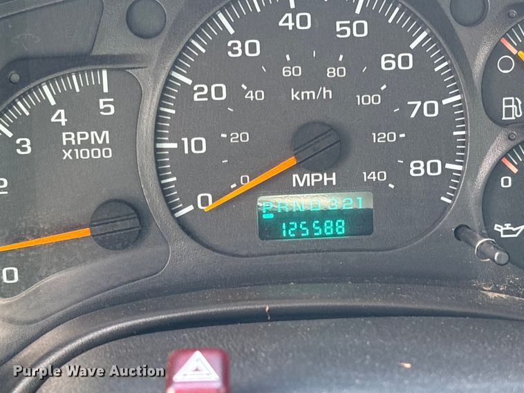 image for item EM8609 2003 Chevrolet C5500 flatbed truck