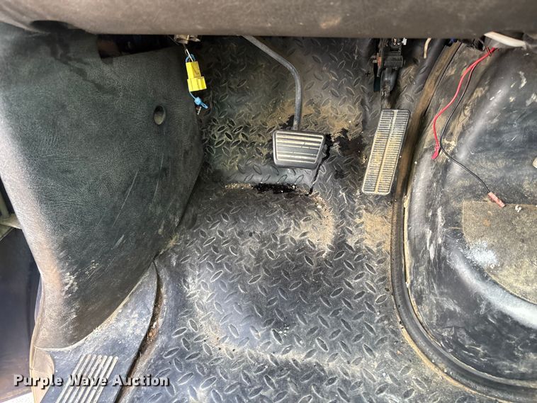 image for item EM8609 2003 Chevrolet C5500 flatbed truck