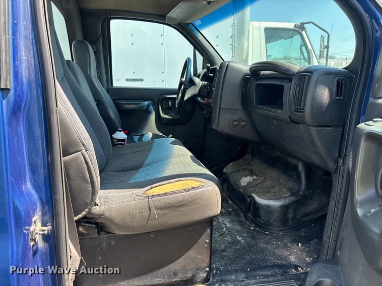 image for item EM8609 2003 Chevrolet C5500 flatbed truck