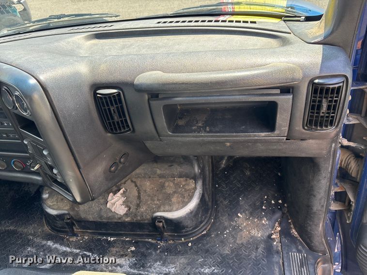 image for item EM8609 2003 Chevrolet C5500 flatbed truck