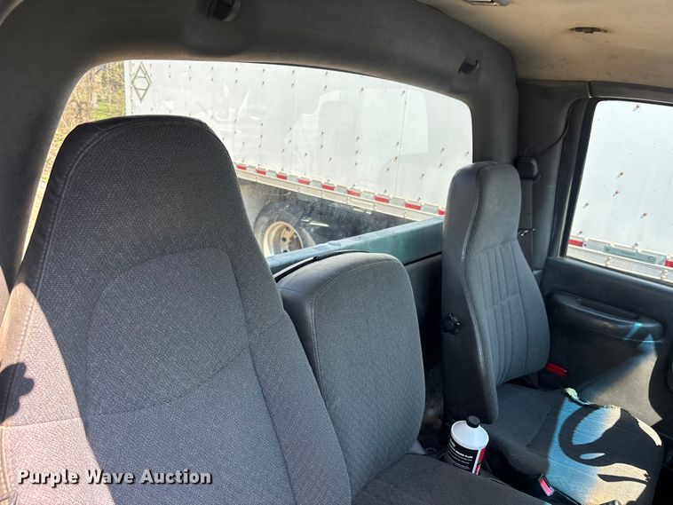 image for item EM8609 2003 Chevrolet C5500 flatbed truck