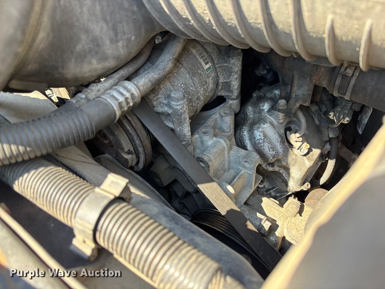 image for item EM8609 2003 Chevrolet C5500 flatbed truck