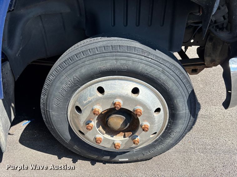 image for item EM8609 2003 Chevrolet C5500 flatbed truck