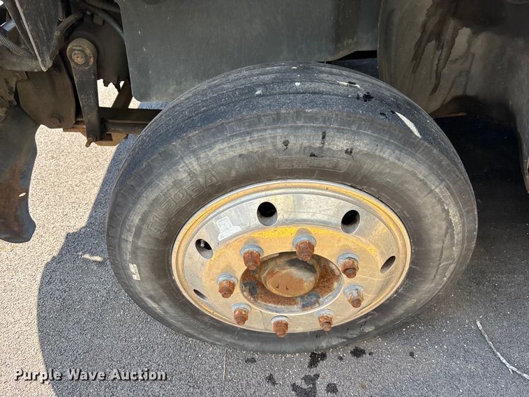 image for item EM8609 2003 Chevrolet C5500 flatbed truck