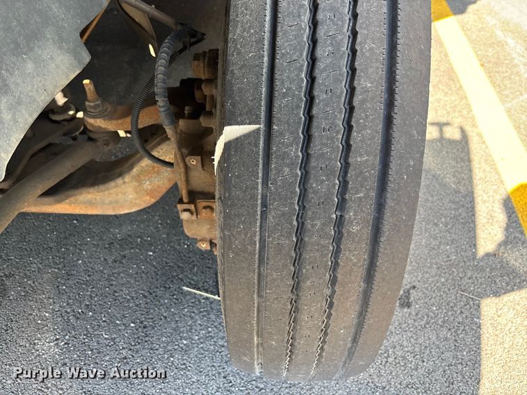 image for item EM8609 2003 Chevrolet C5500 flatbed truck