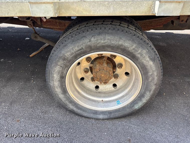 image for item EM8609 2003 Chevrolet C5500 flatbed truck