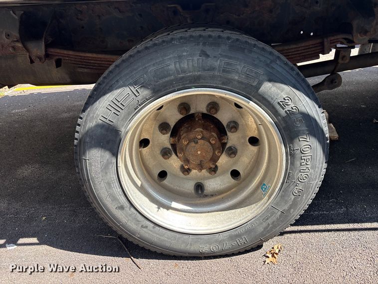 image for item EM8609 2003 Chevrolet C5500 flatbed truck