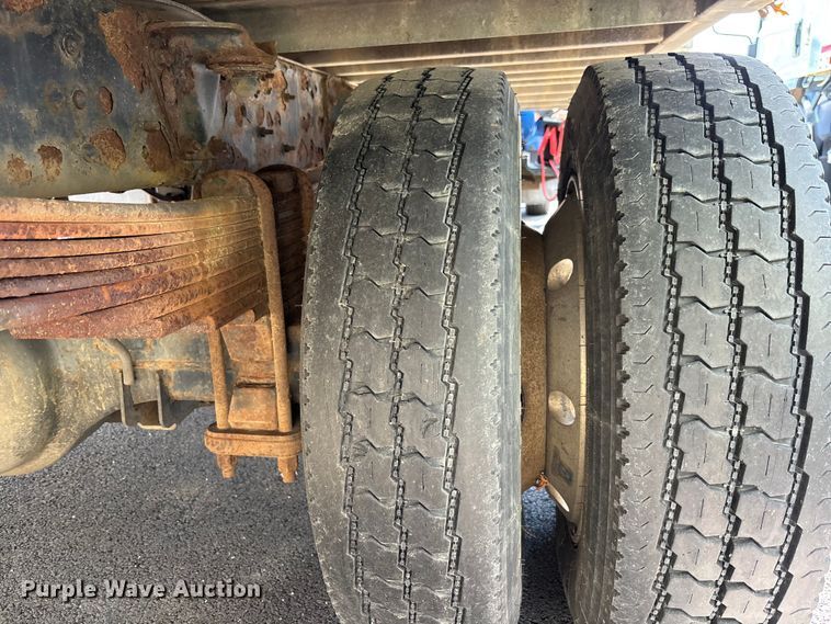 image for item EM8609 2003 Chevrolet C5500 flatbed truck