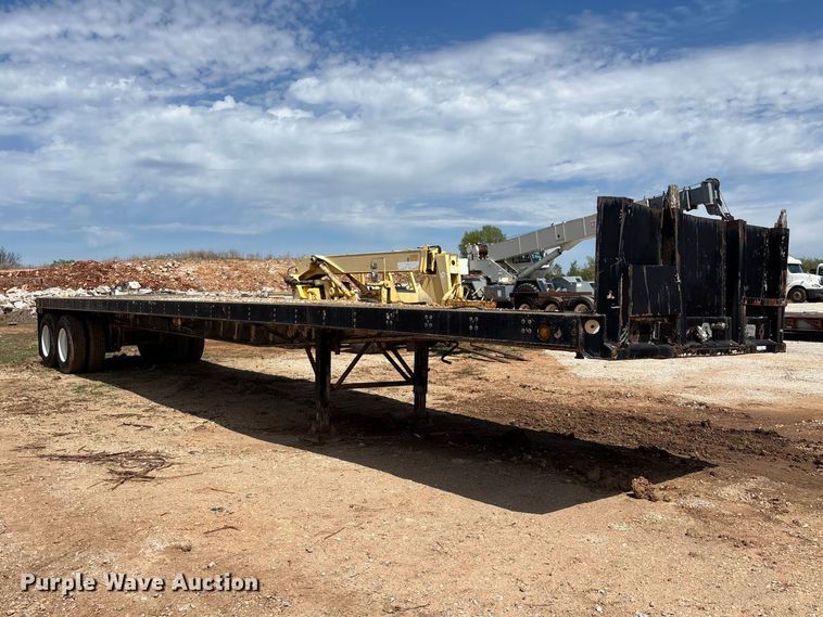 image for item EO4147 1977 Fruehauf flatbed trailer
