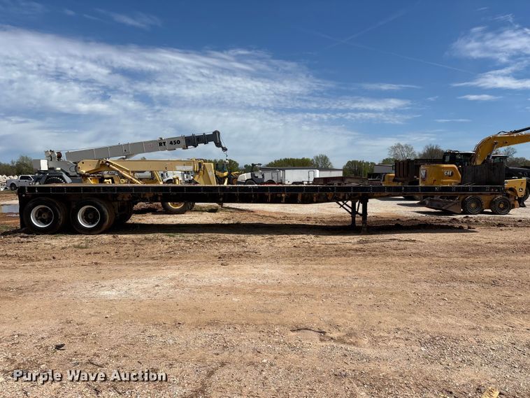 image for item EO4147 1977 Fruehauf flatbed trailer