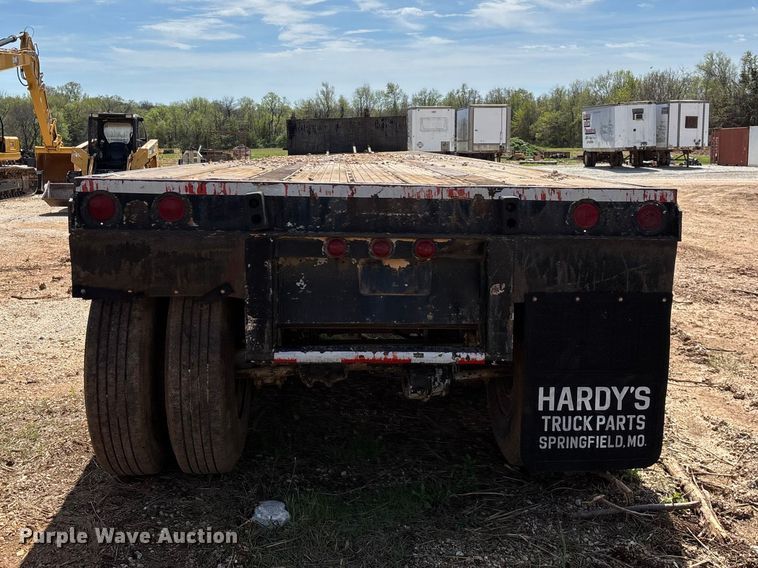 image for item EO4147 1977 Fruehauf flatbed trailer