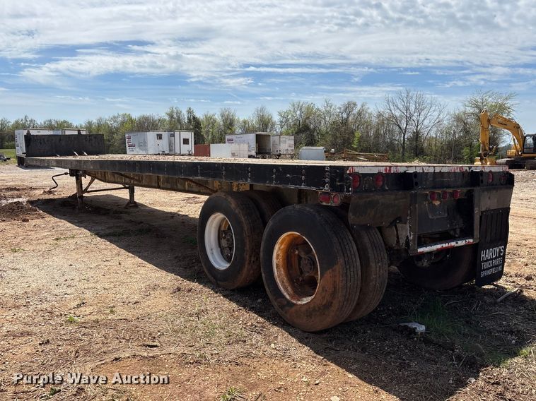 image for item EO4147 1977 Fruehauf flatbed trailer