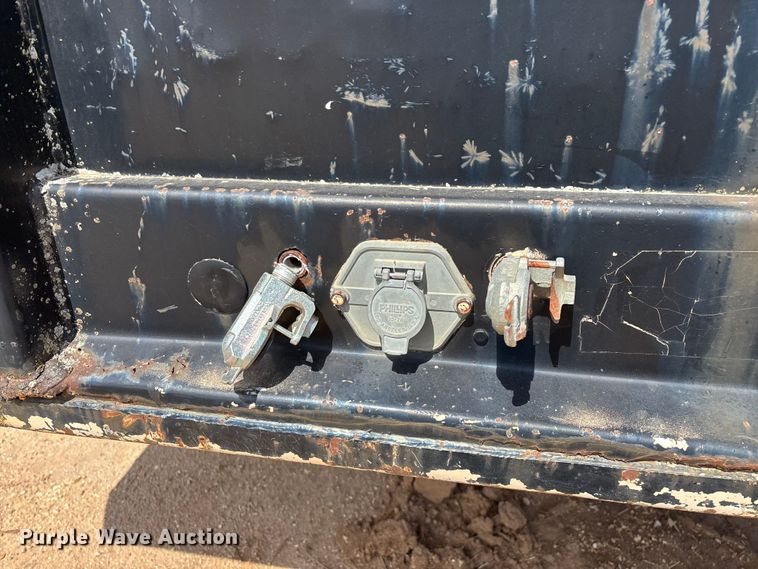 image for item EO4147 1977 Fruehauf flatbed trailer