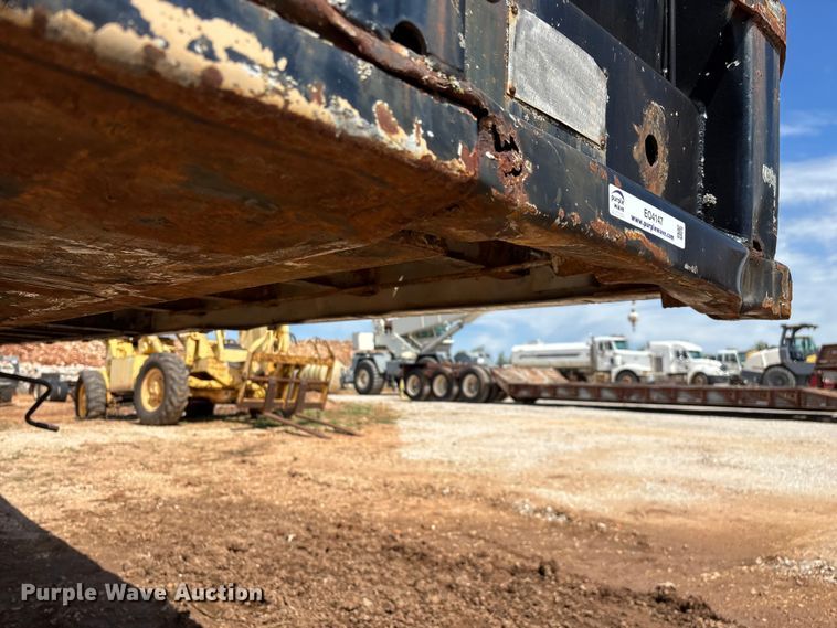 image for item EO4147 1977 Fruehauf flatbed trailer