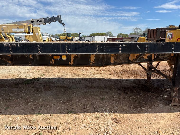 image for item EO4147 1977 Fruehauf flatbed trailer