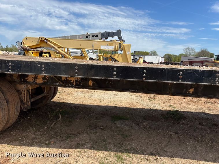 image for item EO4147 1977 Fruehauf flatbed trailer