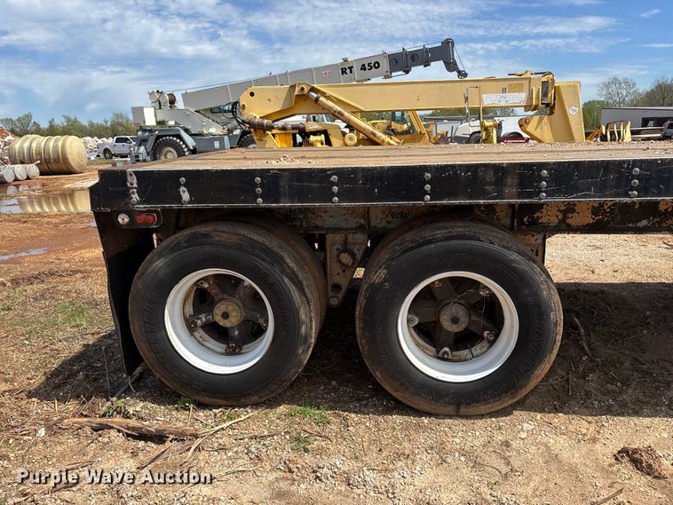 image for item EO4147 1977 Fruehauf flatbed trailer