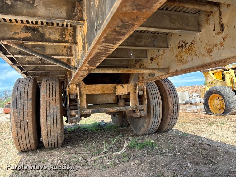 image for item EO4147 1977 Fruehauf flatbed trailer