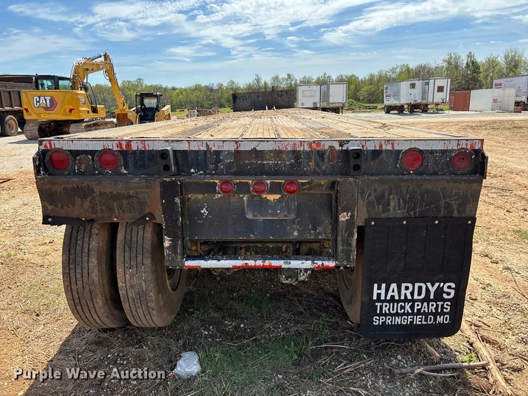 image for item EO4147 1977 Fruehauf flatbed trailer