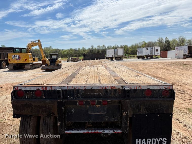 image for item EO4147 1977 Fruehauf flatbed trailer