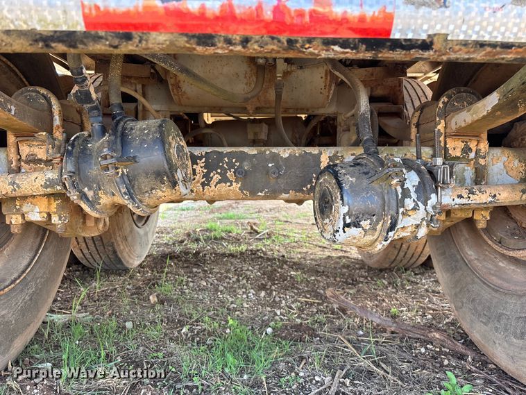 image for item EO4147 1977 Fruehauf flatbed trailer