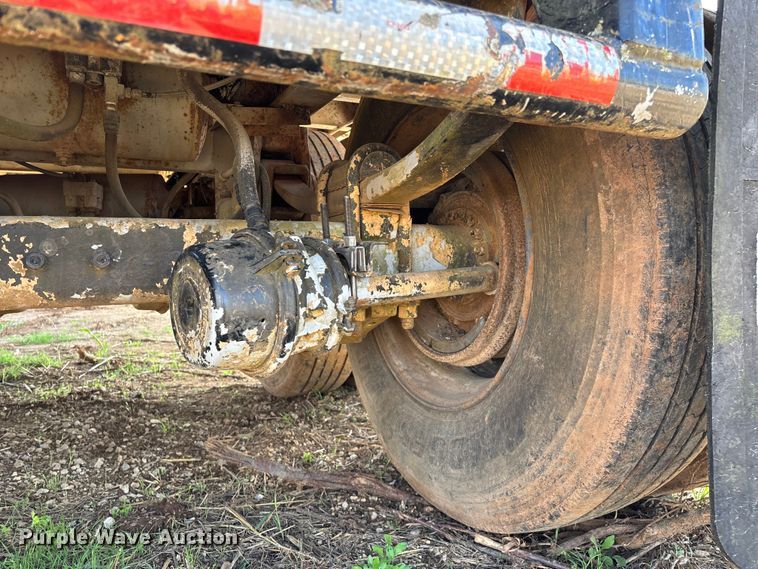 image for item EO4147 1977 Fruehauf flatbed trailer