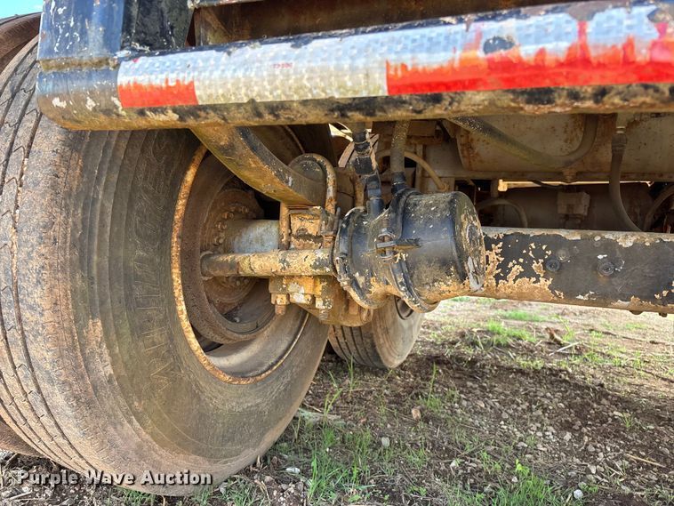image for item EO4147 1977 Fruehauf flatbed trailer