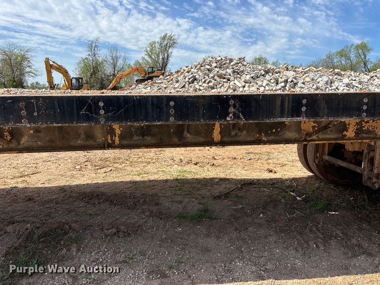 image for item EO4147 1977 Fruehauf flatbed trailer