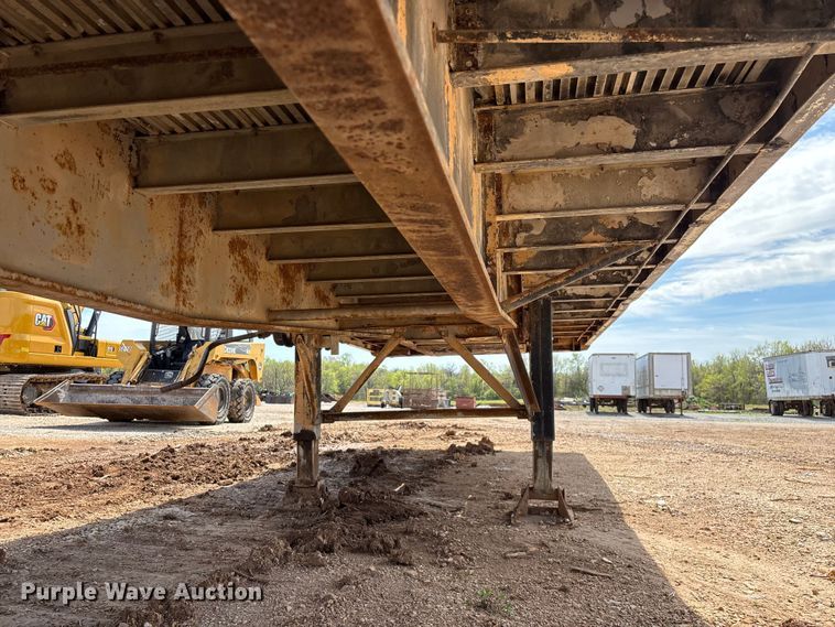 image for item EO4147 1977 Fruehauf flatbed trailer