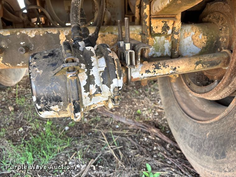 image for item EO4147 1977 Fruehauf flatbed trailer