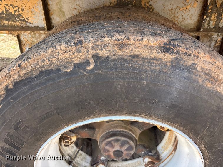 image for item EO4147 1977 Fruehauf flatbed trailer