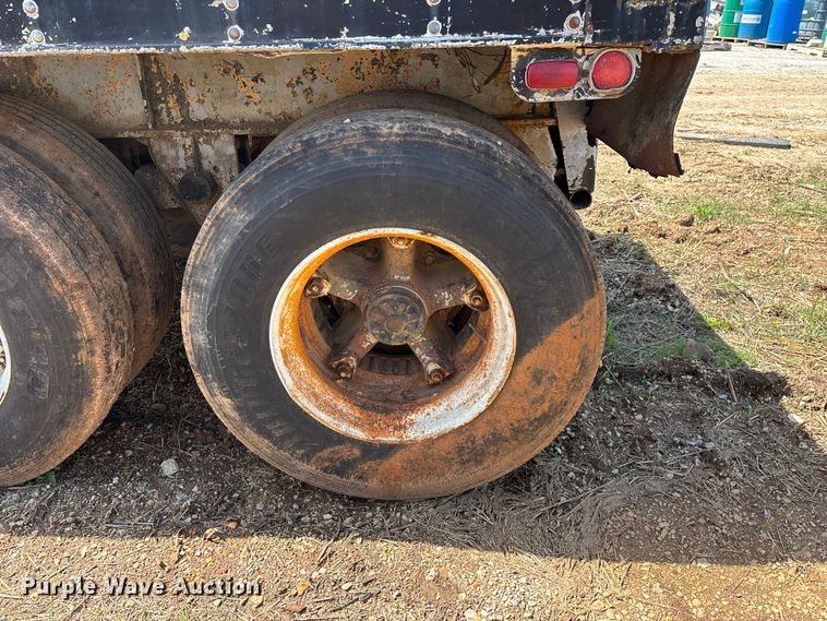 image for item EO4147 1977 Fruehauf flatbed trailer