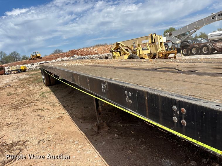 image for item EO4147 1977 Fruehauf flatbed trailer