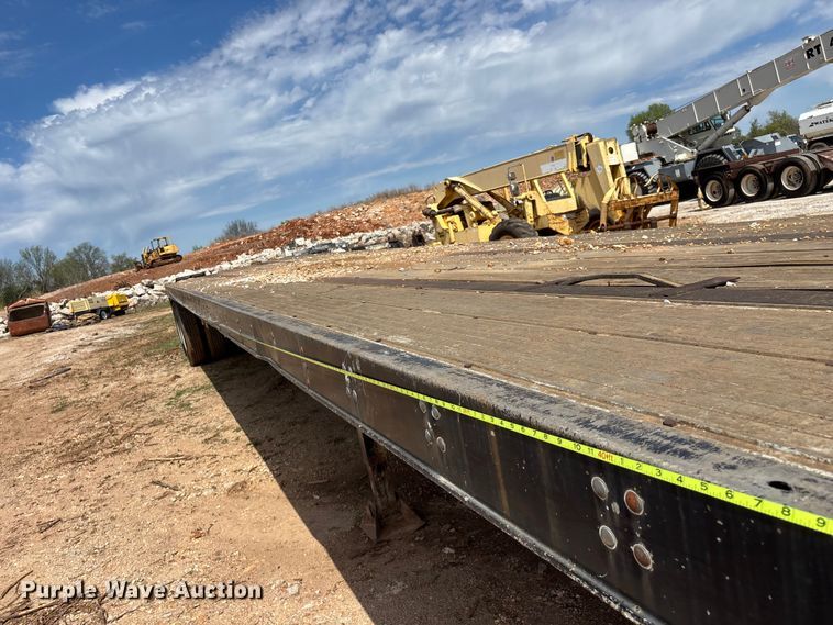 image for item EO4147 1977 Fruehauf flatbed trailer
