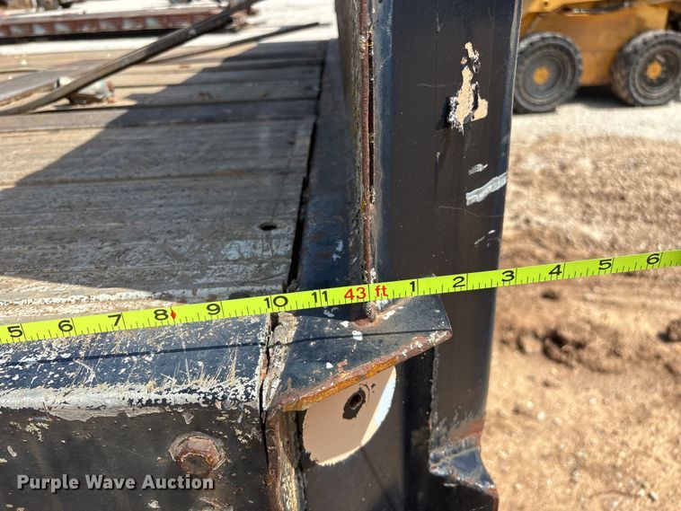 image for item EO4147 1977 Fruehauf flatbed trailer