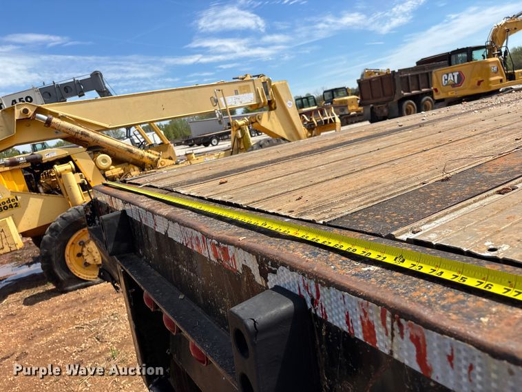 image for item EO4147 1977 Fruehauf flatbed trailer
