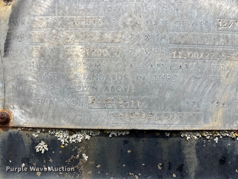 image for item EO4147 1977 Fruehauf flatbed trailer