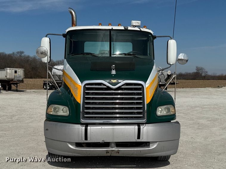 image for item EQ5022 2005 Mack CX613 semi truck