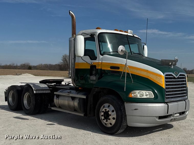 image for item EQ5022 2005 Mack CX613 semi truck