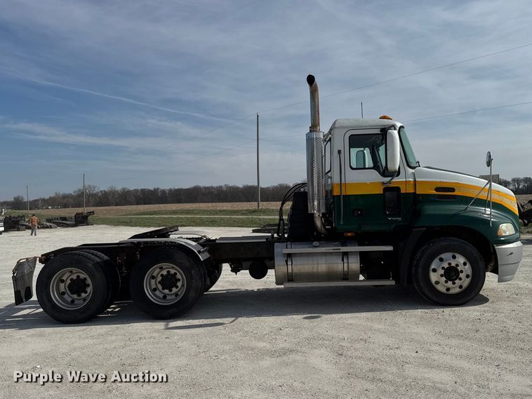 image for item EQ5022 2005 Mack CX613 semi truck