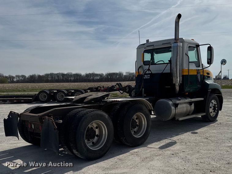 image for item EQ5022 2005 Mack CX613 semi truck