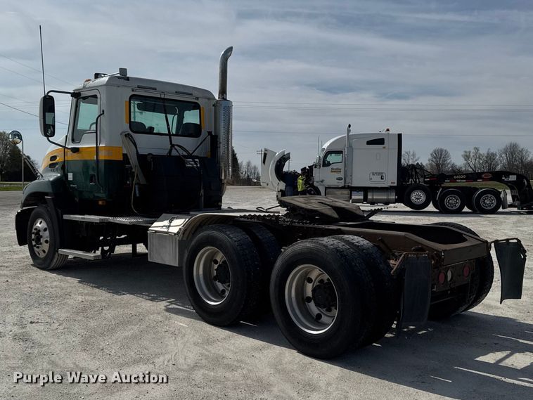 image for item EQ5022 2005 Mack CX613 semi truck